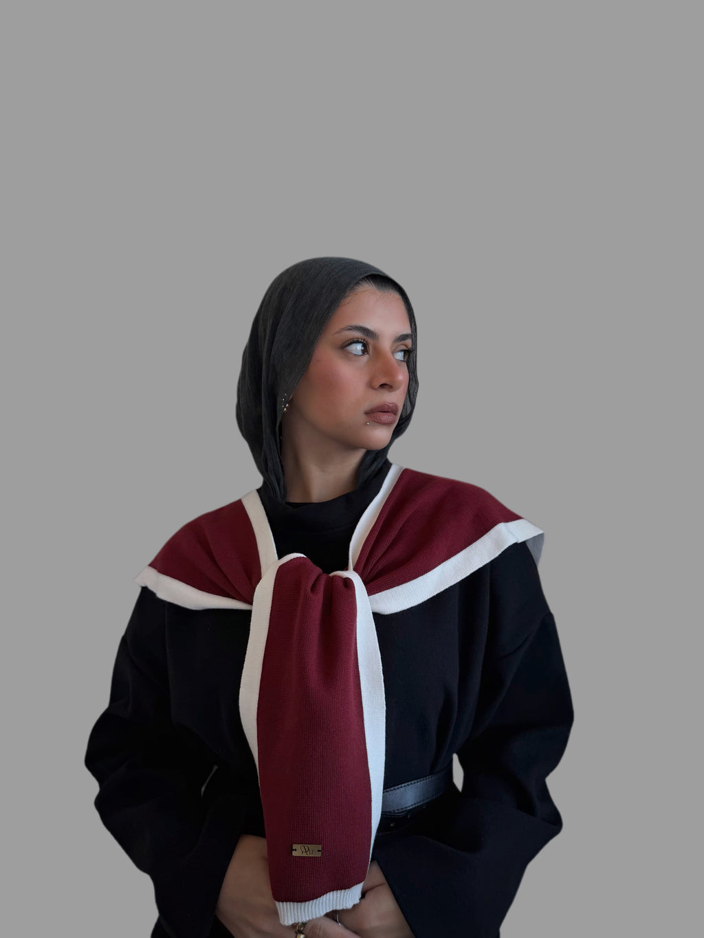 Knitted shoulder scarf in Burgundy