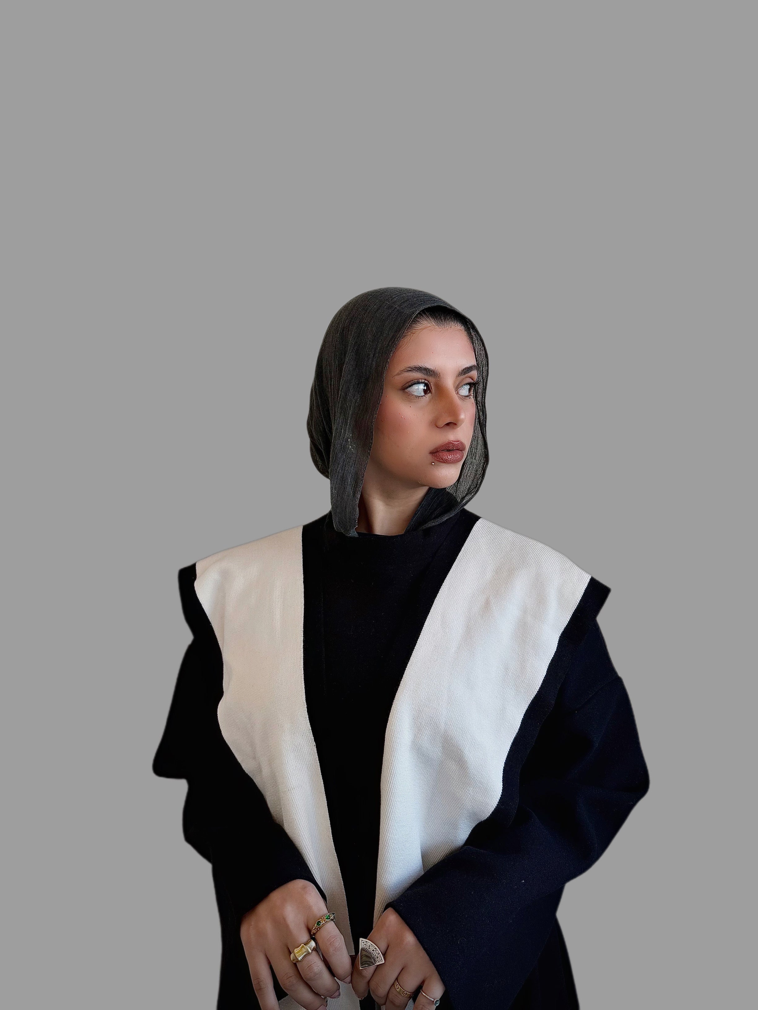 Knitted shoulder scarf in White&Black